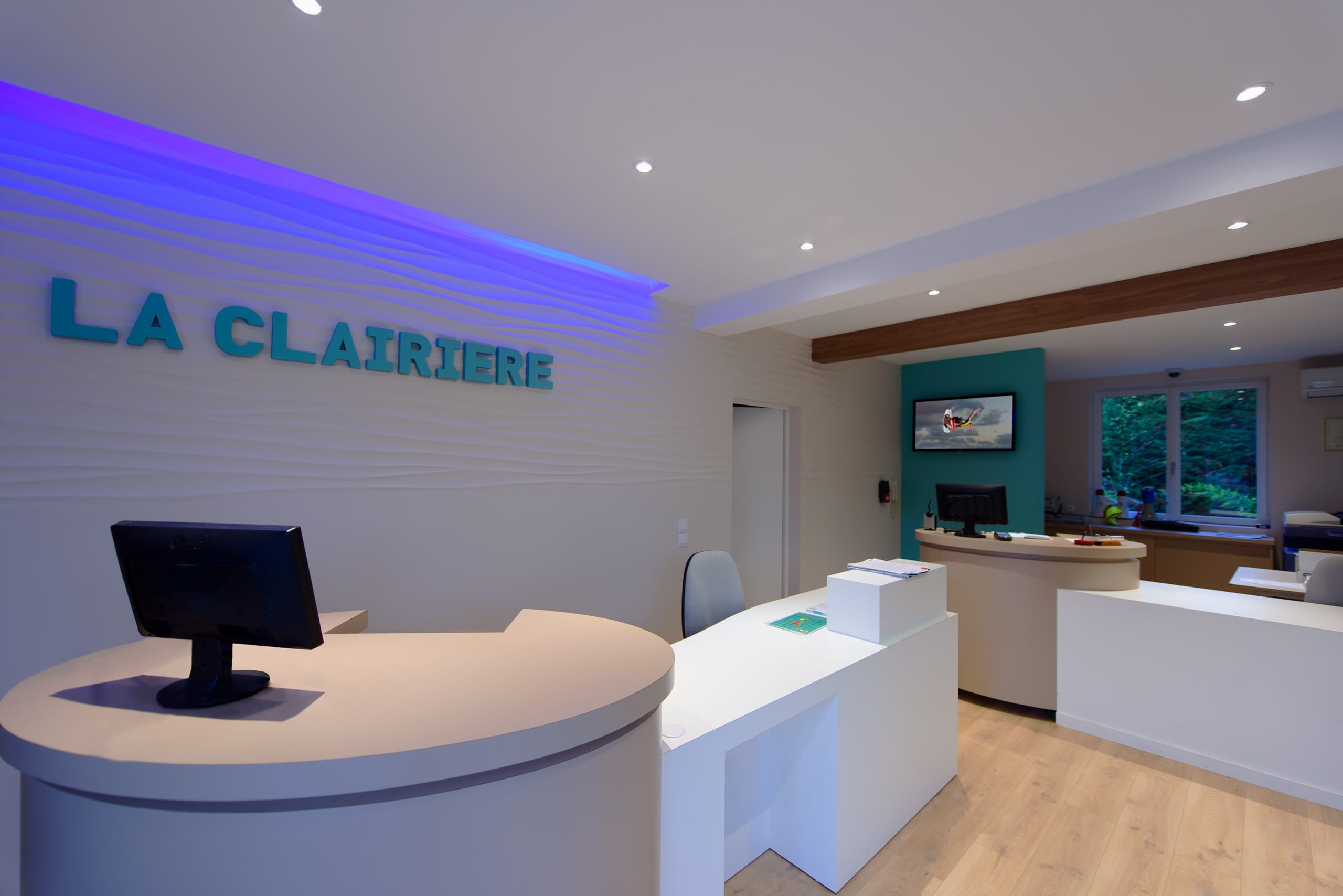 Architecture intèrieure tertiaire - Aménagement accueil d'un hôtel de plein-air 4* par l'architecte d'intérieur Frédérique Bargeas