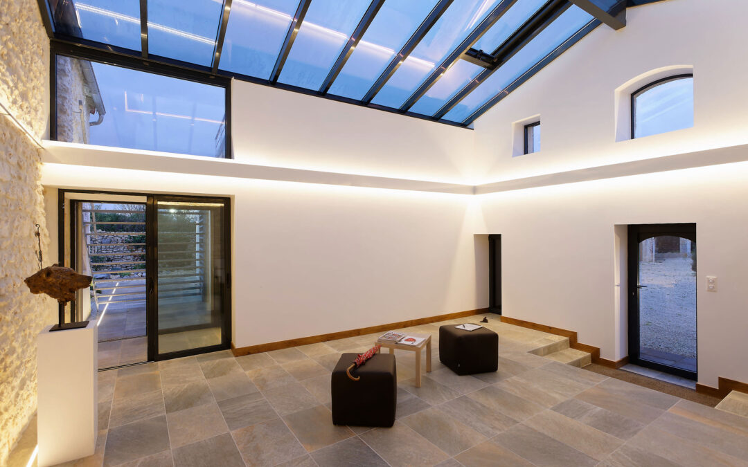 Transformation d’un corps de ferme en villa lumineuse et contemporaine